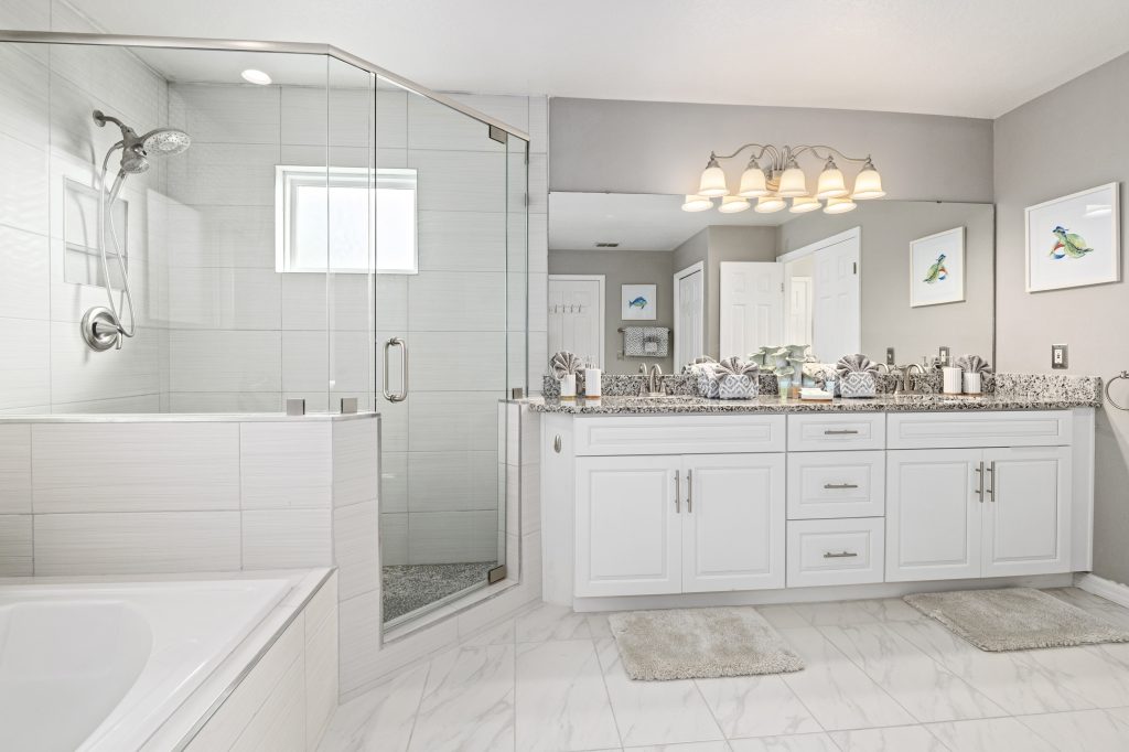 Master En-Suite Bathroom