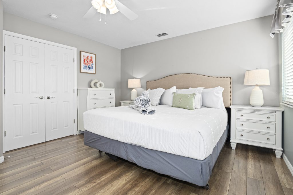 Bedroom 2 (Upstairs)